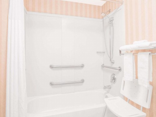 Executive Inn & Suites - image 3