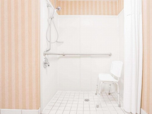 Executive Inn & Suites - image 9