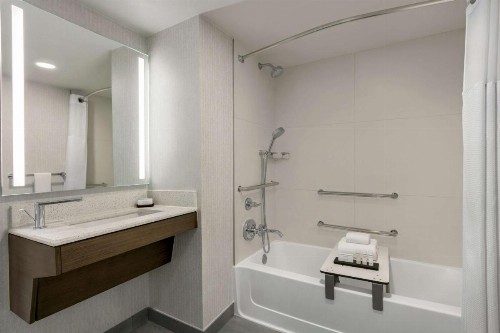 Embassy Suites Los Angeles - Downey - image 25