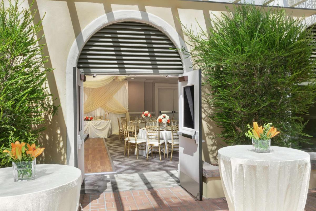Embassy Suites Los Angeles - Downey - image 3
