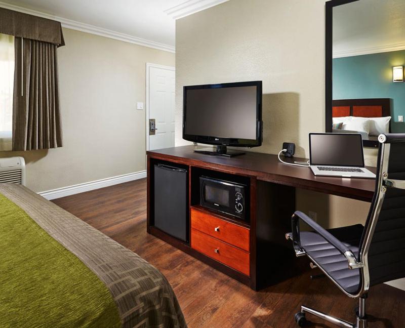 American Inn Downey - image 2