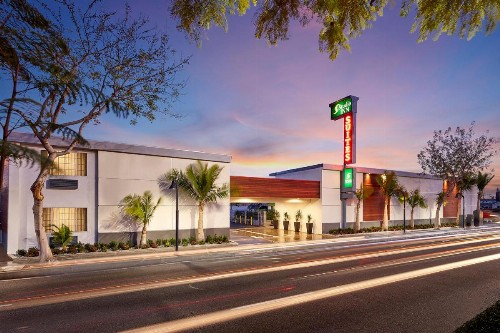 Studio Inn & Suites Downey