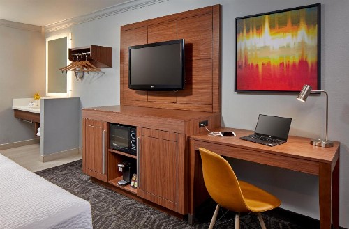 Studio Inn & Suites Downey - image 5