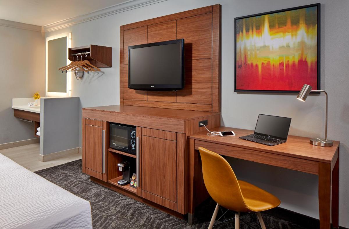 Studio Inn & Suites Downey - image 5