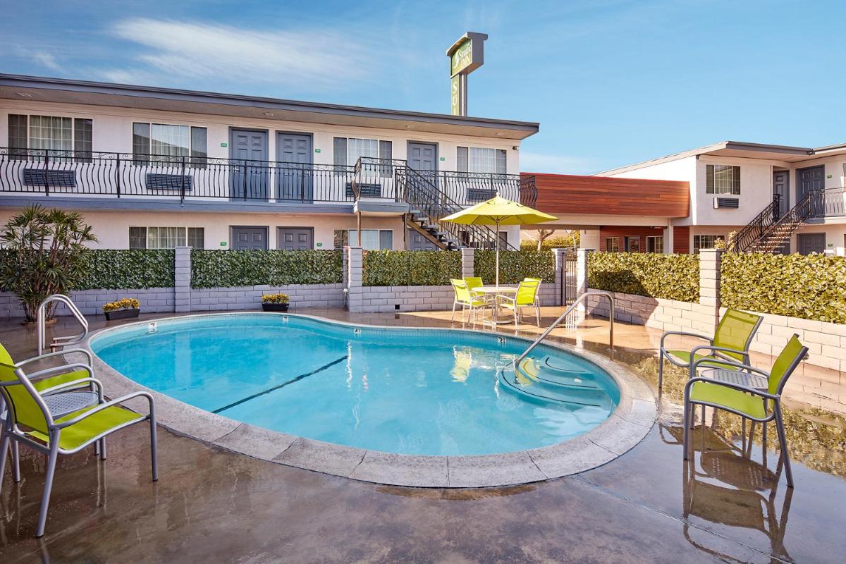Studio Inn & Suites Downey - image 6