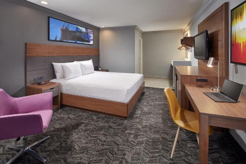 Studio Inn & Suites Downey - image 7