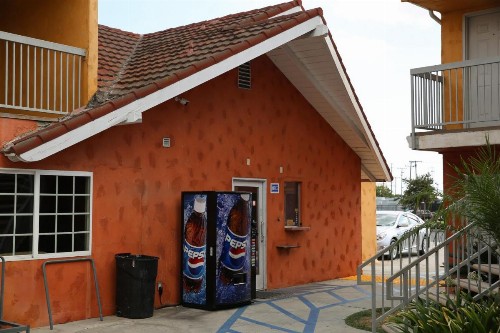 Chateau Inn & Suites - image 14