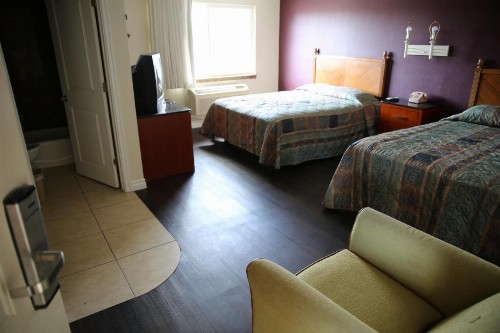 Chateau Inn & Suites - image 15