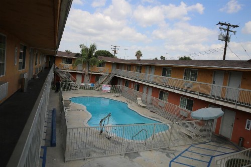 Chateau Inn & Suites - image 17