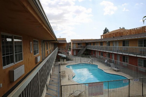 Chateau Inn & Suites - image 19