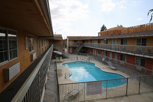 Chateau Inn & Suites - image 20