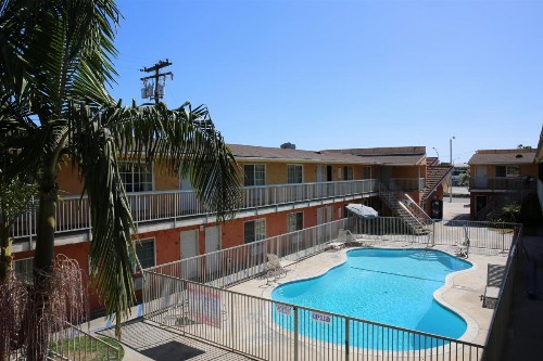 Chateau Inn & Suites - image 22