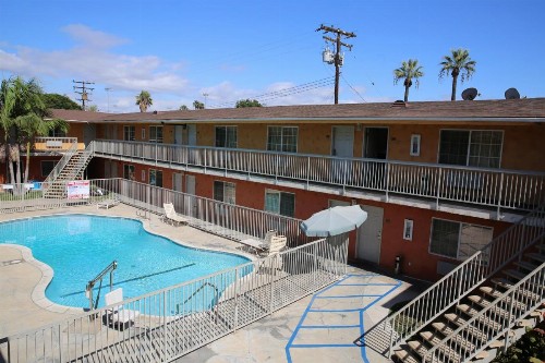 Chateau Inn & Suites - image 24