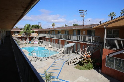 Chateau Inn & Suites - image 25