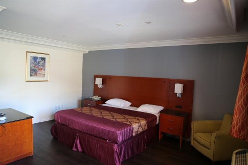 Chateau Inn & Suites - image 27