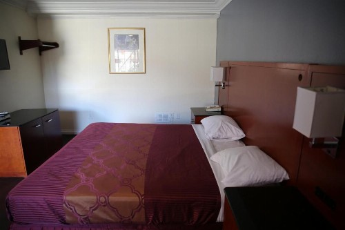 Chateau Inn & Suites - image 29