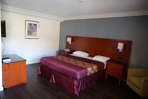 Chateau Inn & Suites - image 30