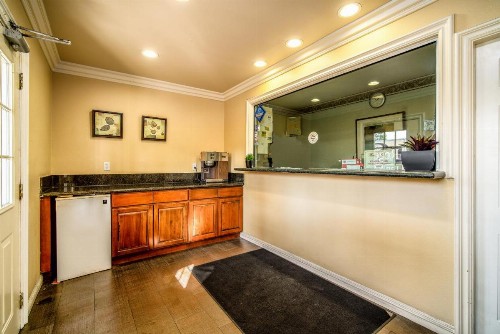 Regency Inn & Suites Downey - image 11