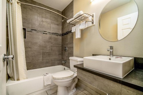 Regency Inn & Suites Downey - image 17