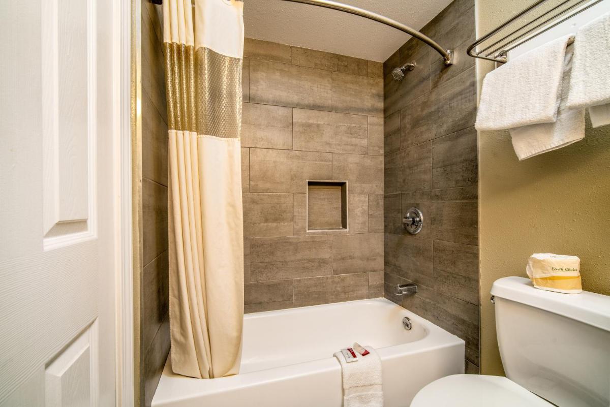 Regency Inn & Suites Downey - image 2