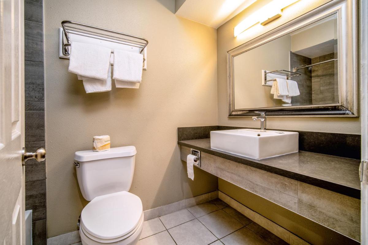 Regency Inn & Suites Downey - image 3
