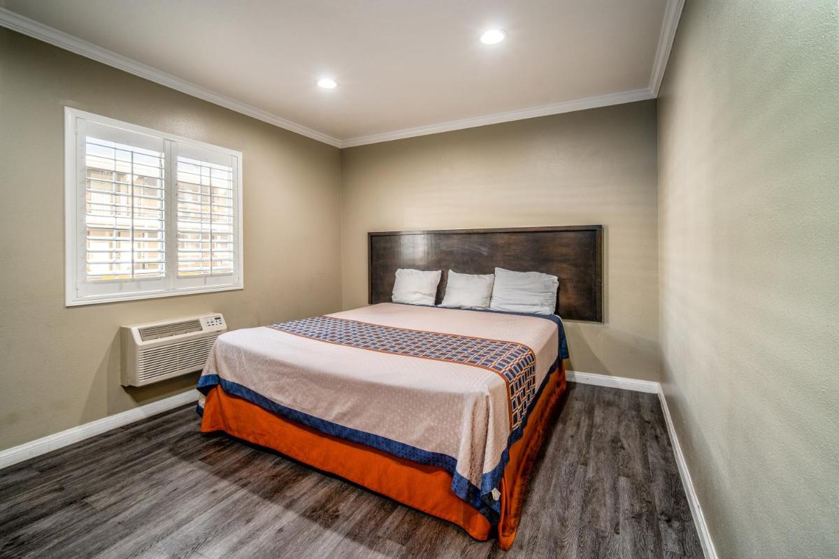 Regency Inn & Suites Downey - image 4