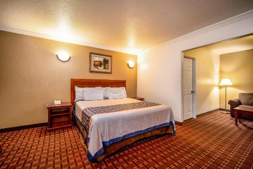 Regency Inn & Suites Downey - image 6