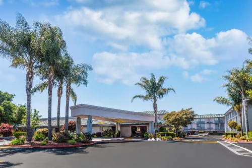 Holiday Inn Dublin - Pleasanton an IHG Hotel