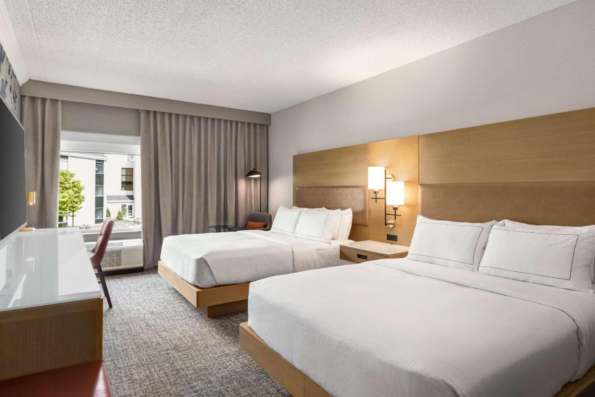 Crowne Plaza Hotel Columbus - Dublin - image 2