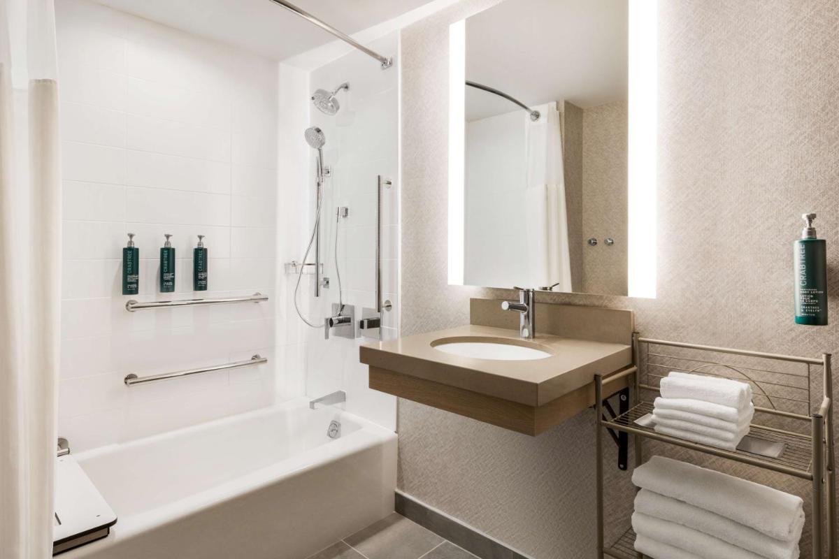 Crowne Plaza Hotel Columbus - Dublin - image 4