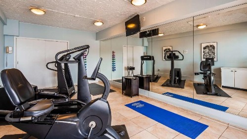 Best Western Plus Yacht Harbor Inn - image 2