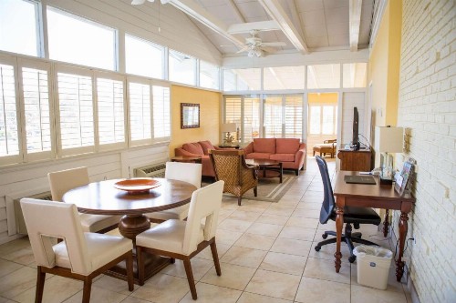 Best Western Plus Yacht Harbor Inn - image 5