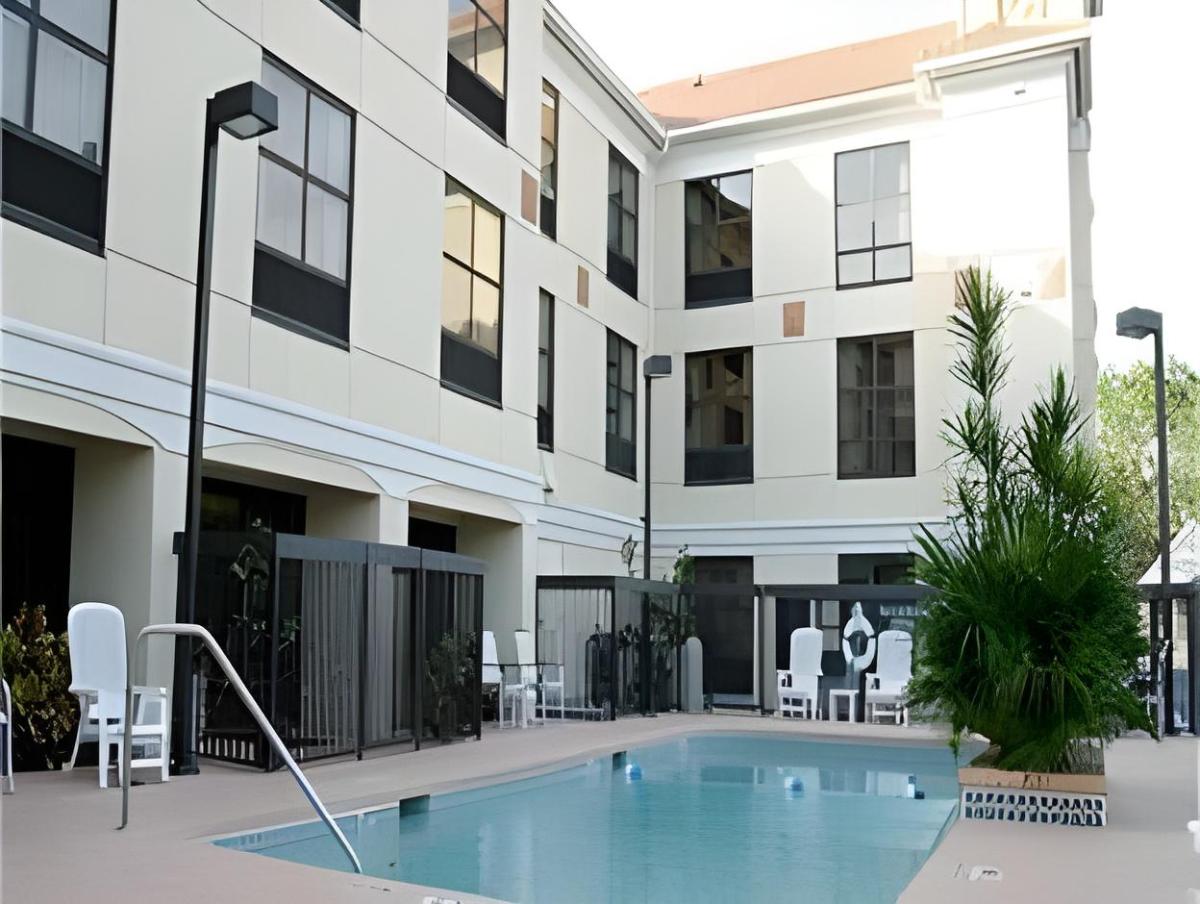 Holiday Inn Express Hotel & Suites Clearwater North/Dunedin - image 2