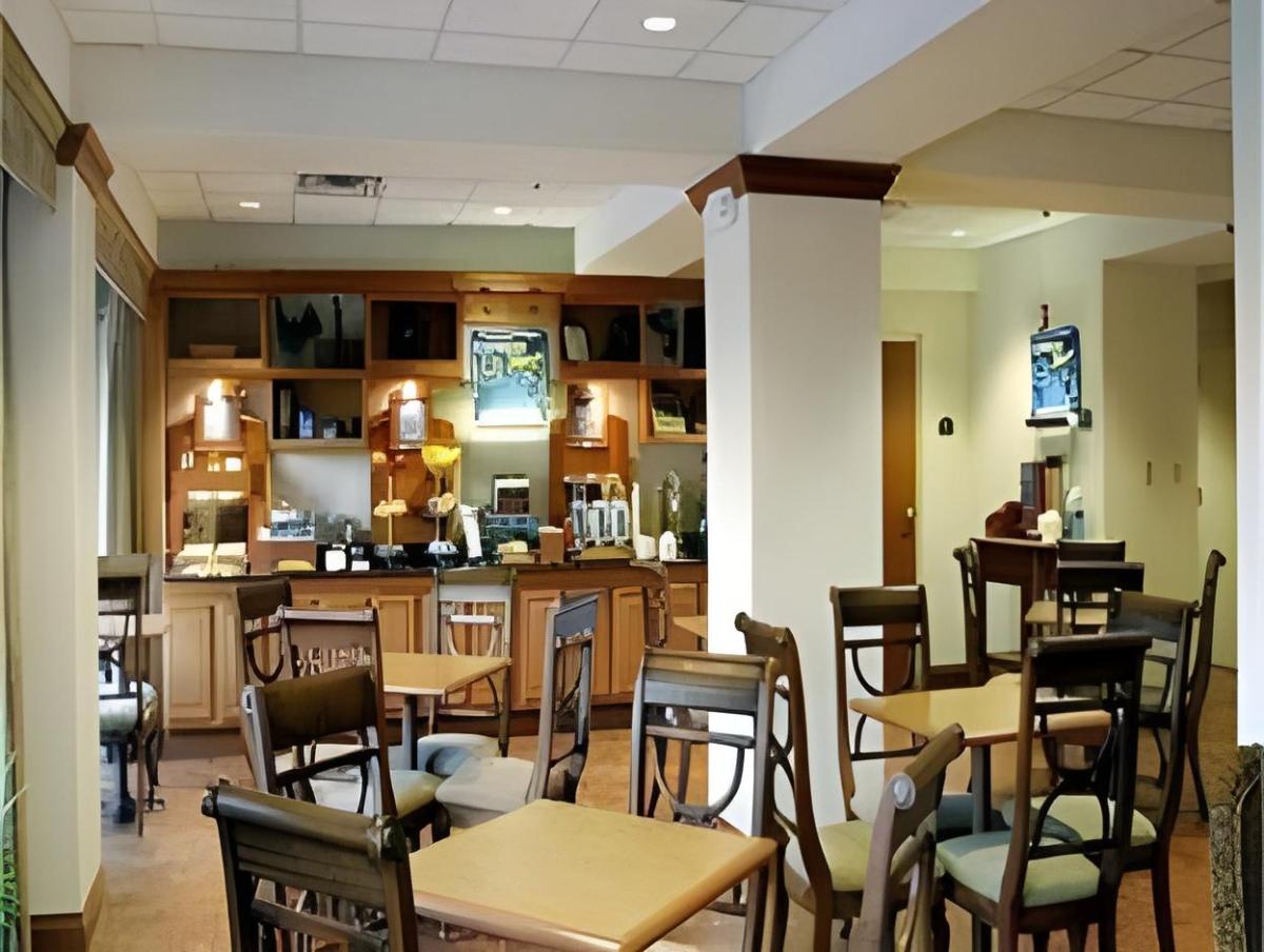 Holiday Inn Express Hotel & Suites Clearwater North/Dunedin - image 3
