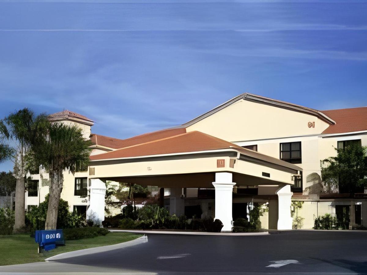Holiday Inn Express Hotel & Suites Clearwater North/Dunedin - image 4