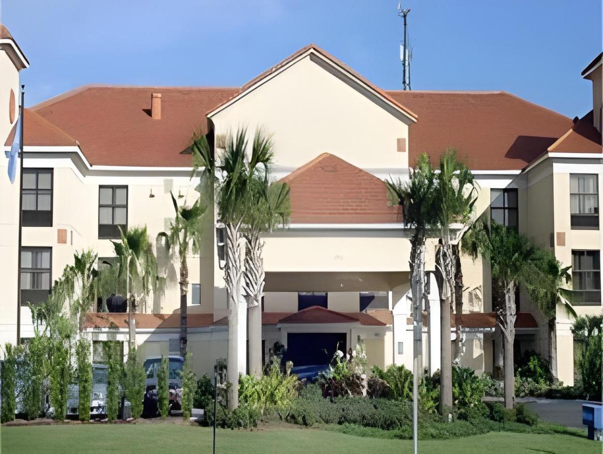 Holiday Inn Express Hotel & Suites Clearwater North/Dunedin - image 5