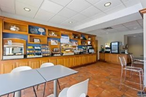 Holiday Inn Express Hotel & Suites Clearwater North/Dunedin - image 9