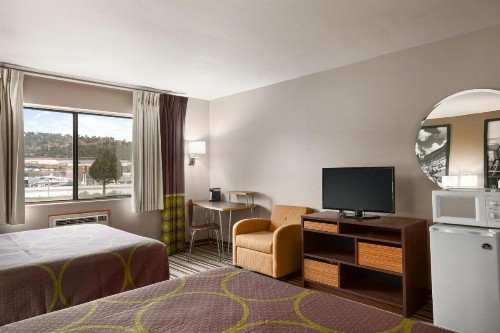 Super 8 by Wyndham Durango - image 10