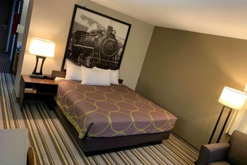 Super 8 by Wyndham Durango - image 17