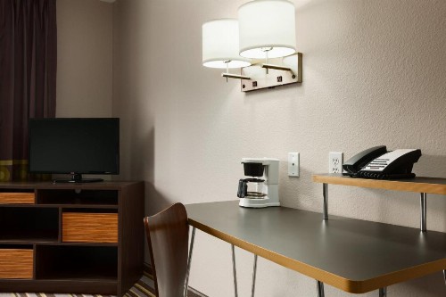 Super 8 by Wyndham Durango - image 4