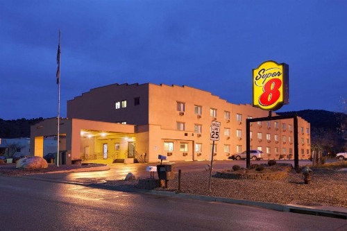 Super 8 by Wyndham Durango - image 5
