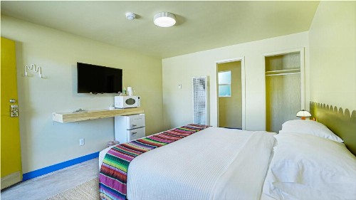 Siesta Motel - image 11