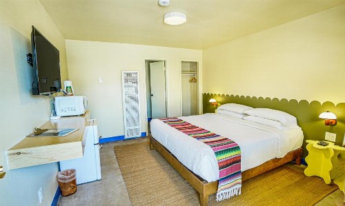 Siesta Motel - image 18
