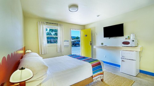 Siesta Motel - image 22