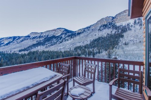 Primrose Cabin - image 8