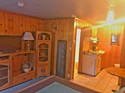 Caboose Motel & Gift Shop - image 21