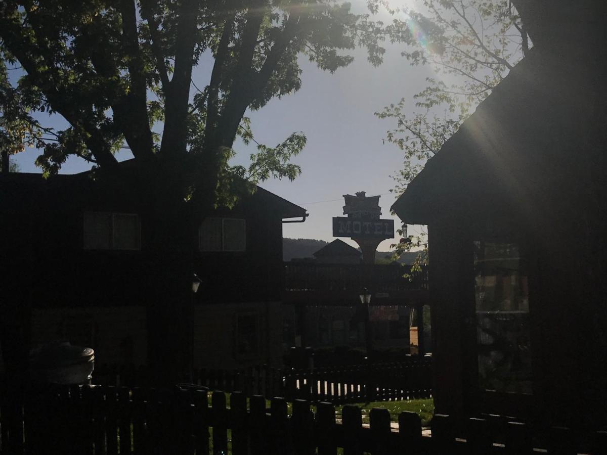 Caboose Motel & Gift Shop - image 6