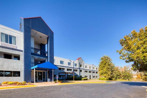 Quality Inn & Suites Medical Park - image 11