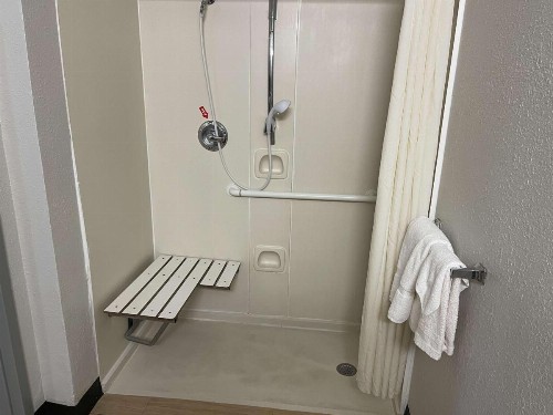 Quality Inn & Suites Medical Park - image 26