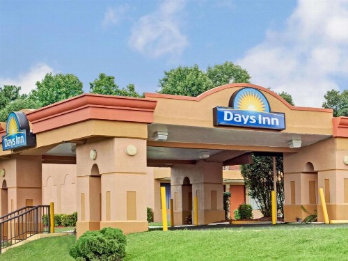 Days Inn by Wyndham Durham/Near Duke University - image 1